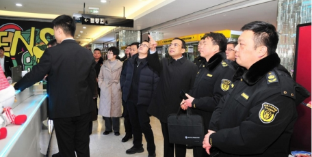 省文化和旅游厅主要负责同志开展“坐窗口、走流程、跟执法”活动