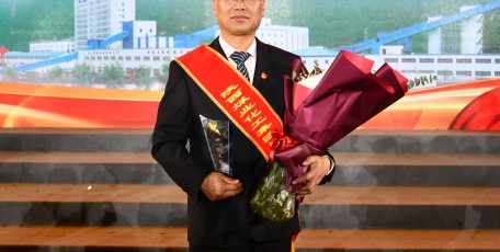 “帮助别人就是一种幸福！”