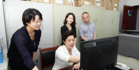 赵璟厅长参加“坐窗口、走流程、跟执法”活动感知企业办事满意度