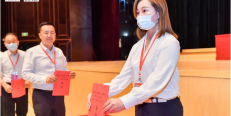 热烈祝贺I雄峰集团总经理刘丽恒当选陕西省工商联（总商会）常委