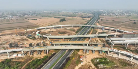 焦平高速公路郏县东枢纽立交左线右幅主线桥中跨顶推顺利完成