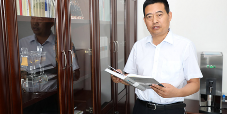 第八届陕西省优秀企业家风采 ——陕西生态水泥股份有限公司 总经理  周红