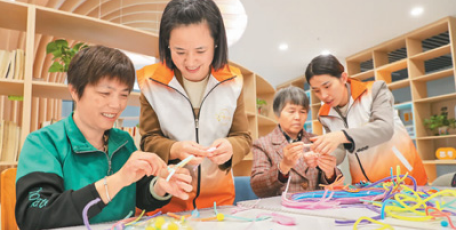 搬到周边环境更好、物价更低的市县居住生活或入住养老院——