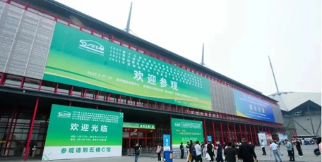法士特产品亮相国际新能源商用车展