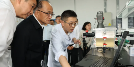 张恺颙到西北化工研究院调研科技创新
