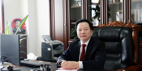 第八届陕西省优秀企业家风采 ——陕西长青能源化工有限公司 党委书记、董事长 何圣龙