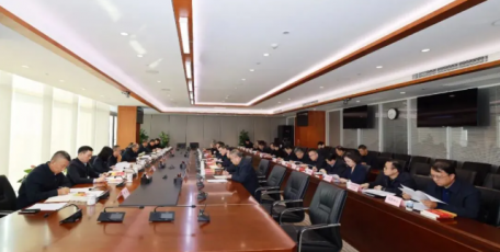 延长石油集团公司党委理论学习中心组开展集体学习