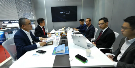 马旭耀在上海车展会见国内外客商