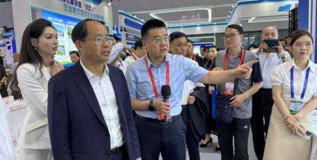 省工信厅党组成员、副厅长刘波参加第二十届中国国际中小企业博览会
