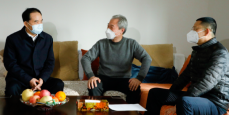 省国资委领导班子成员春节前夕走访前慰问老干部、老党员和困难党员