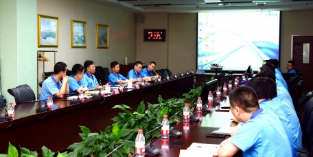 法士特集团党委书记严鉴铂深入各单位进行主题教育调研