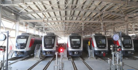 中企承建埃及首条轻轨铁路通车试运行