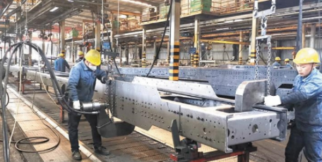 陕汽控股：党建引领保复工 全力以赴促大干