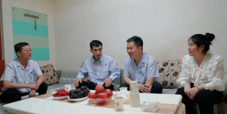 陕汽控股开展“七一”走访慰问活动