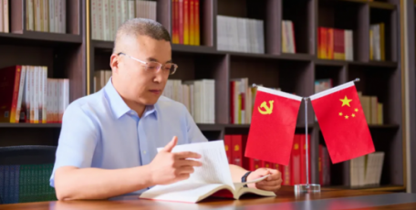 “两优一先”风采 | 以法护企践初心 实干担当促发展——记陕西有色金属集团优秀共产党员、集团法规政策研究部赵永江