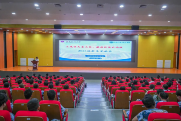 蔚蓝集团副总经理张小龙出席西安...